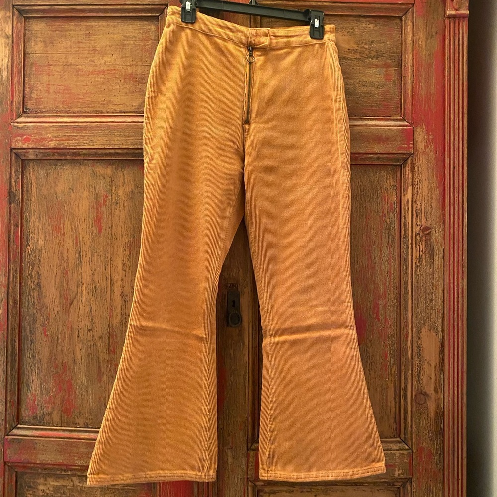 Billabong woman’s flair corduroy pants